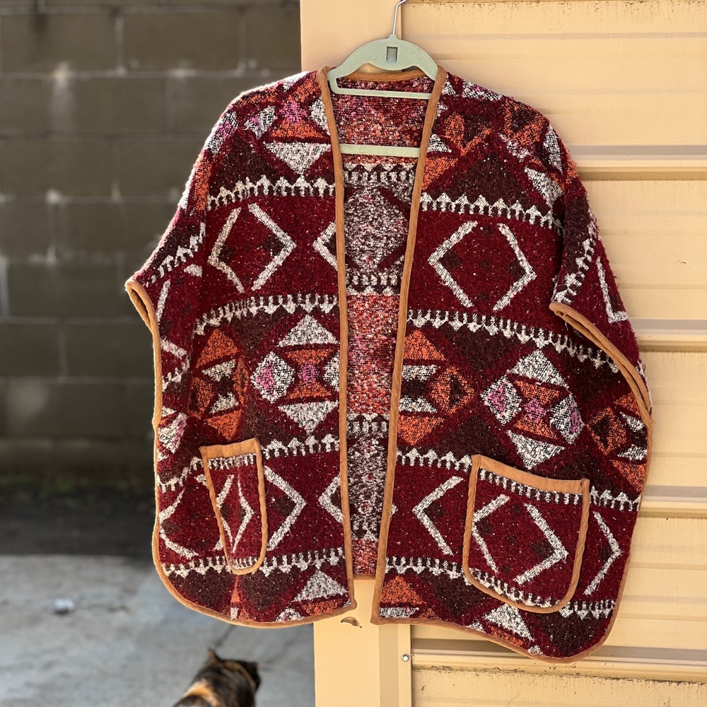 Soft comfy burgandy, white, & tan poncho jacket w/ pockets